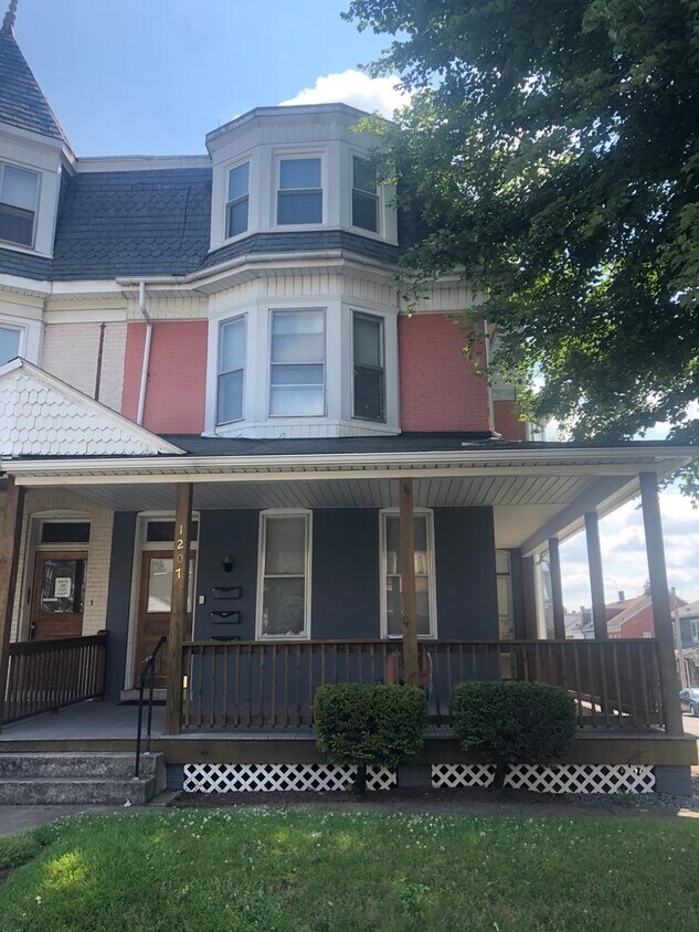 Primary Photo - 1207 N George St