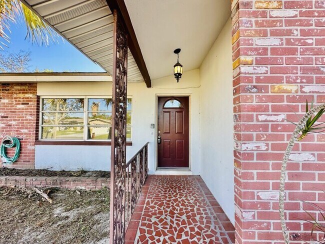 Foto del edificio - 13788 Montego Dr