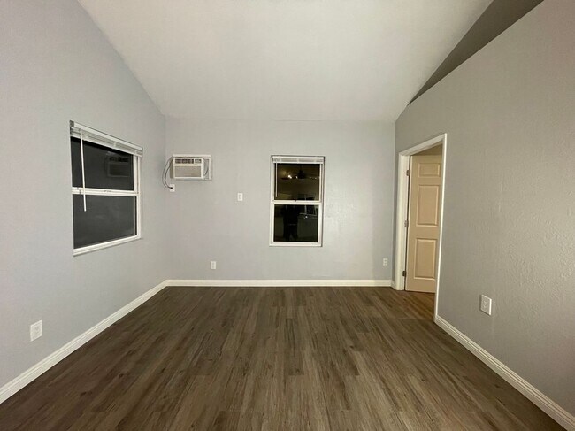 Foto del edificio - 9223 Ramona Ave
