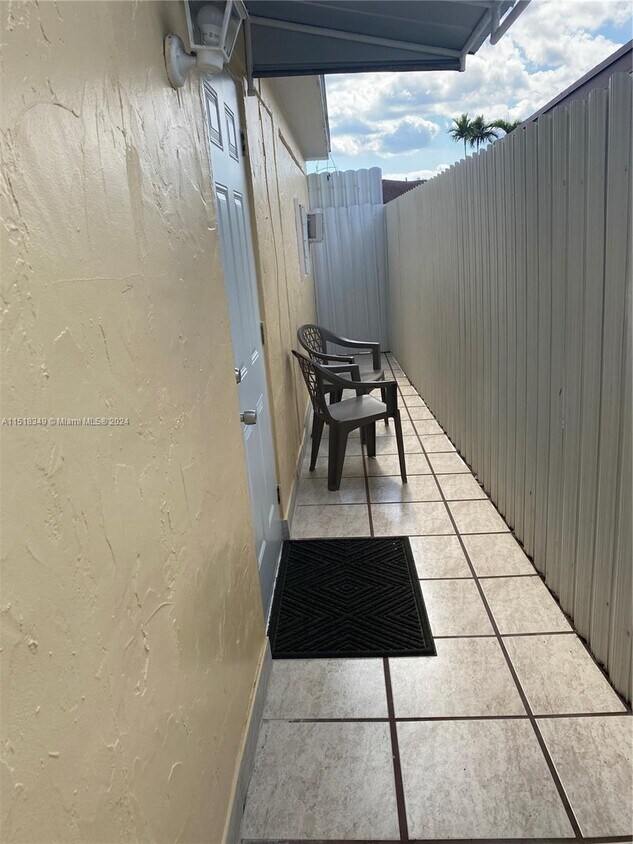 Primary Photo - 13360 SW 43rd St