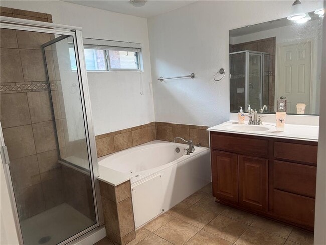 Foto del edificio - 15228 Fernhill Dr