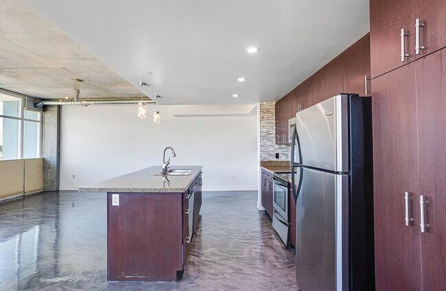 Foto del edificio - "Chic Urban Retreat: Spacious 1-Bedroom Oasis in the Heart of San Diego!"