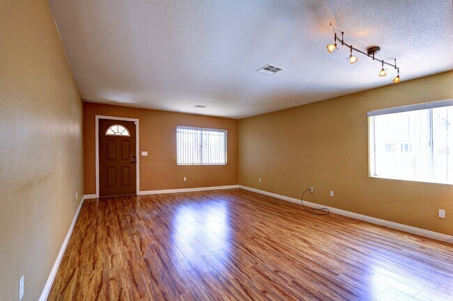 Foto del edificio - 7545 Tumbling St