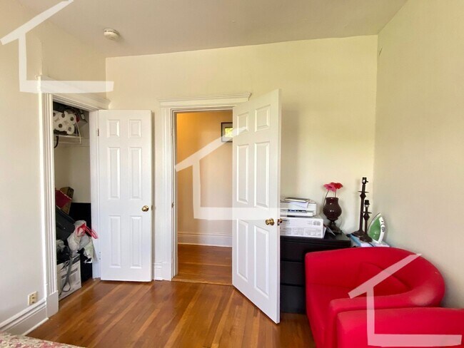 Foto del edificio - Fantastic Apt Near T w Ht & Hot Water Inc!...