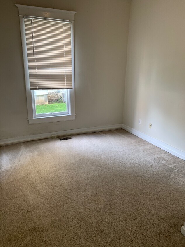 Foto principal - 424-1 E. Maxwell – Available Fall 2026