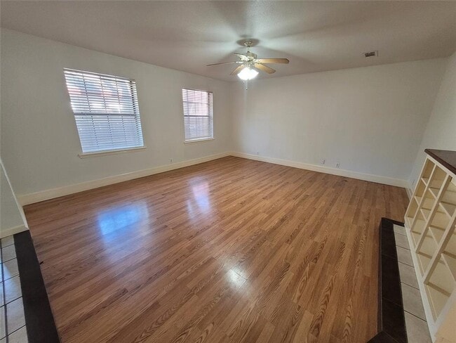 Foto del edificio - 306 E Anderson Ave