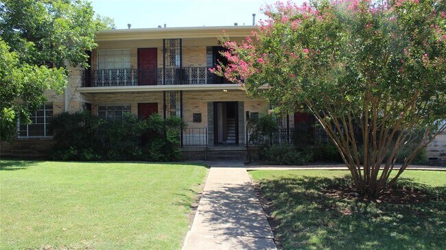 Building Photo - 301 E 34th St