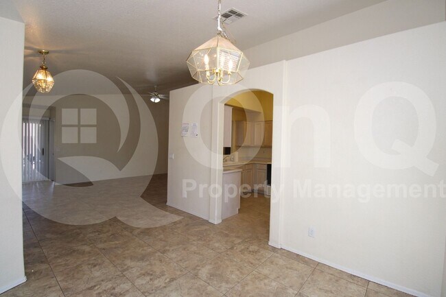 Building Photo - 2316 E Kelton Ln