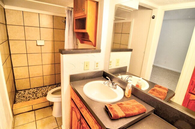 Foto del edificio - 1412 West Shore Dr