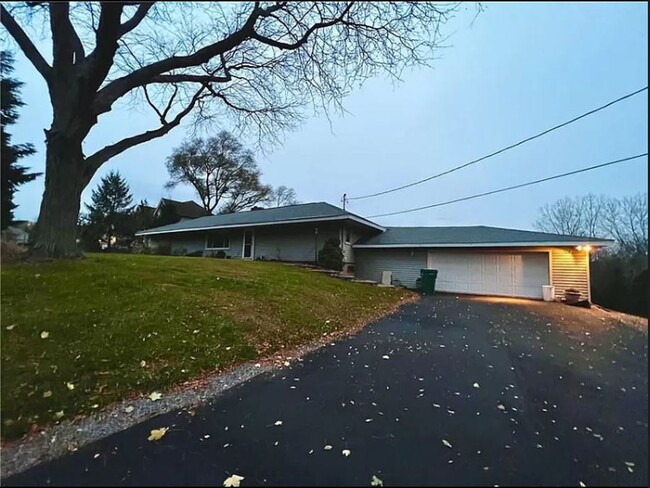 Building Photo - 4283 Nine Mile Point Rd