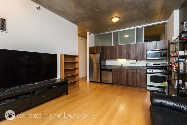 Foto del edificio - 235 W Van Buren St