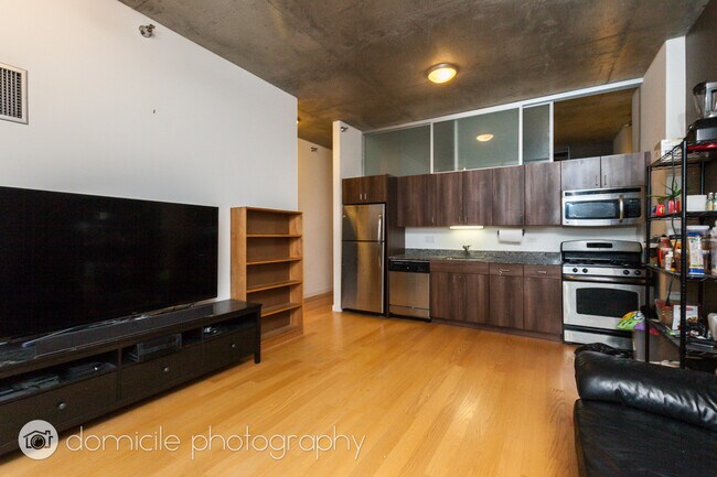 Building Photo - 235 W Van Buren St