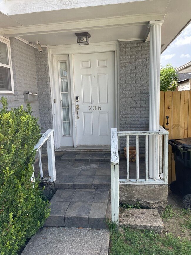 Photo - 2BD/1BA in Lakeview, with Driveway and Private Backyard Townhome