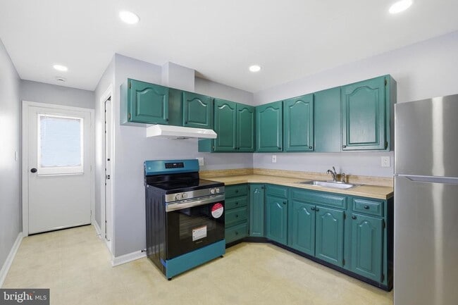 Building Photo - 444 Carrollton Dr