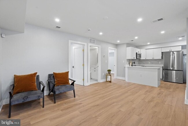 Building Photo - 1301 Somerset Pl NW