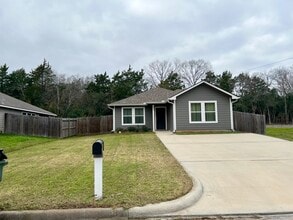 Building Photo - 95 Bernice St