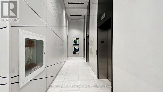 Building Photo - 159 Wellesley St E