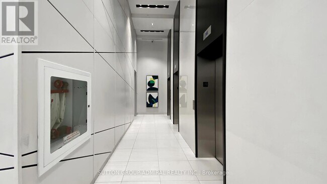 Photo du bâtiment - 159 Wellesley St E