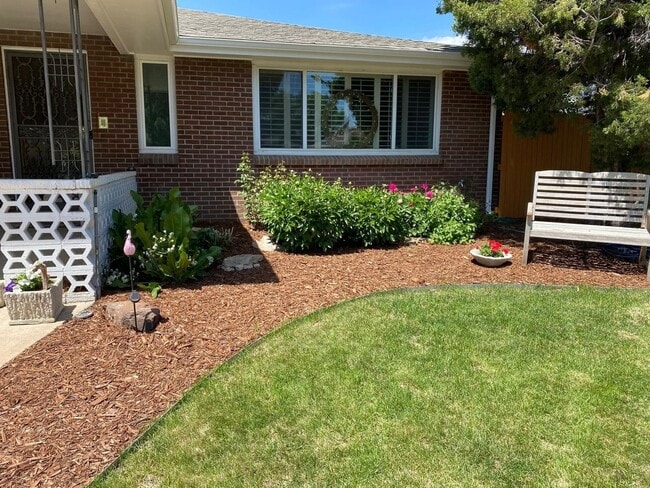 Building Photo - 355 S Newport Way