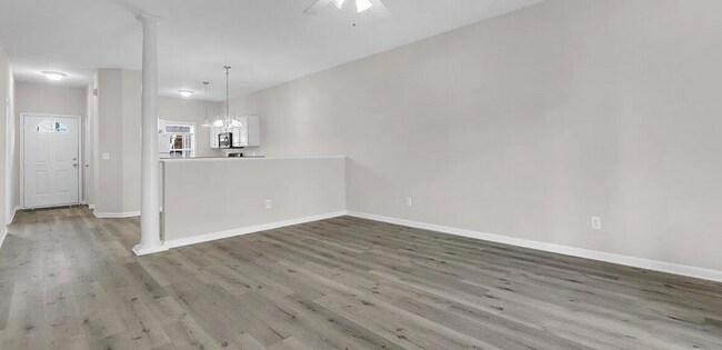 Building Photo - Updated Condo
