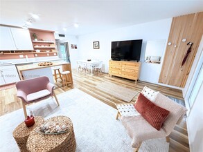 Building Photo - 2130 Cambridge F