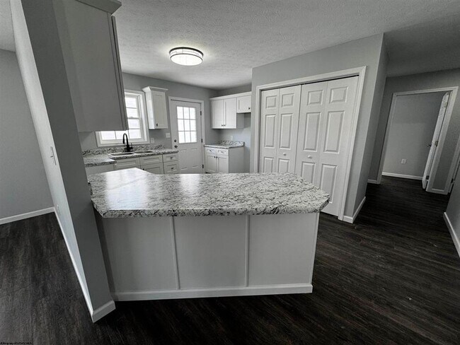 Foto del edificio - 156 Montgomery Rd