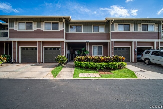 Building Photo - Rarely Available 3BR/3BA/Fully fenced in b...