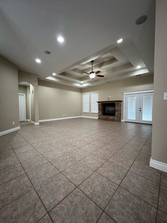 Building Photo - Very Nice Home located in the Fletcher, OK...
