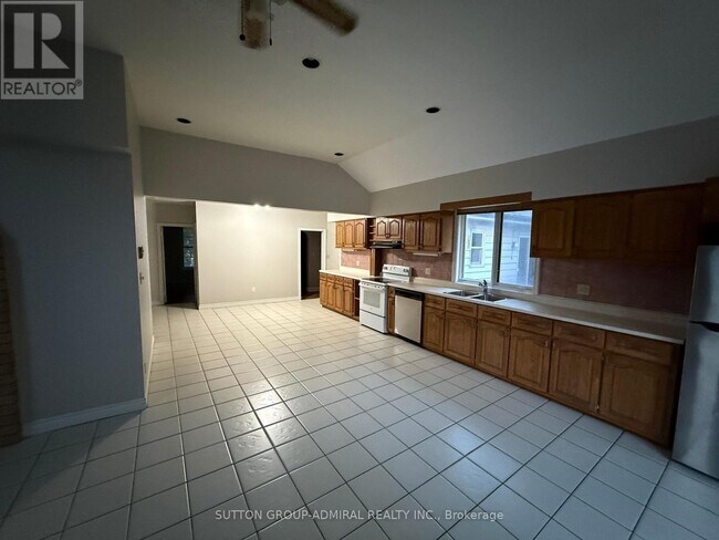 Photo du bâtiment - 1571 19th Ave