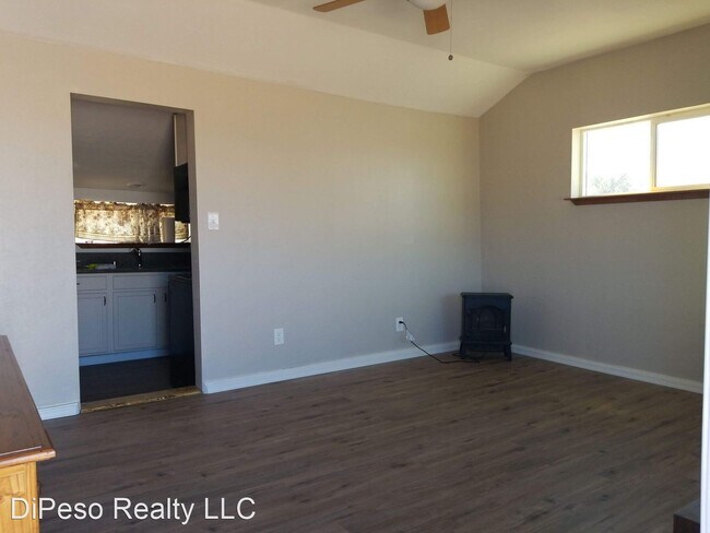 Building Photo - Studio, 1 bath House - 300 E 2nd St.