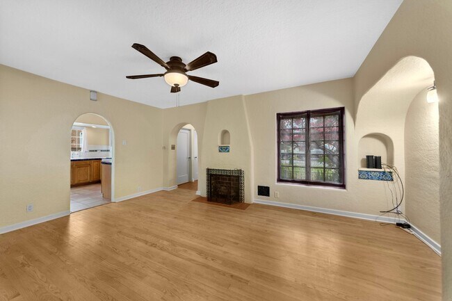 Building Photo - Beautiful 3-bedroom, 2-bath Spanish-Style ...