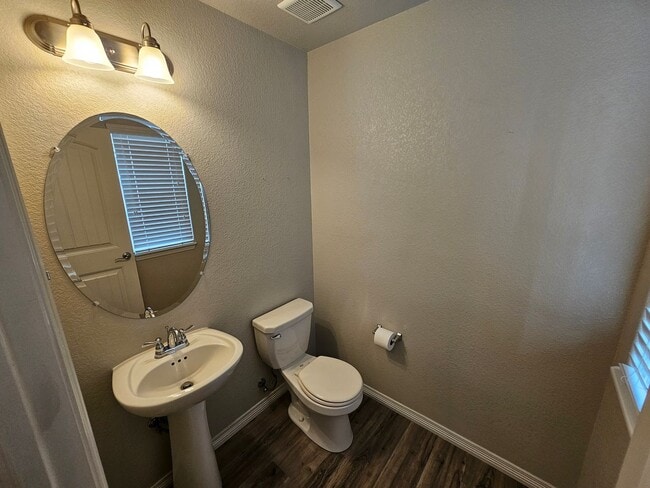 Building Photo - Gorgeous 4 Bed 3 bath Home In Lorson Ranch!!