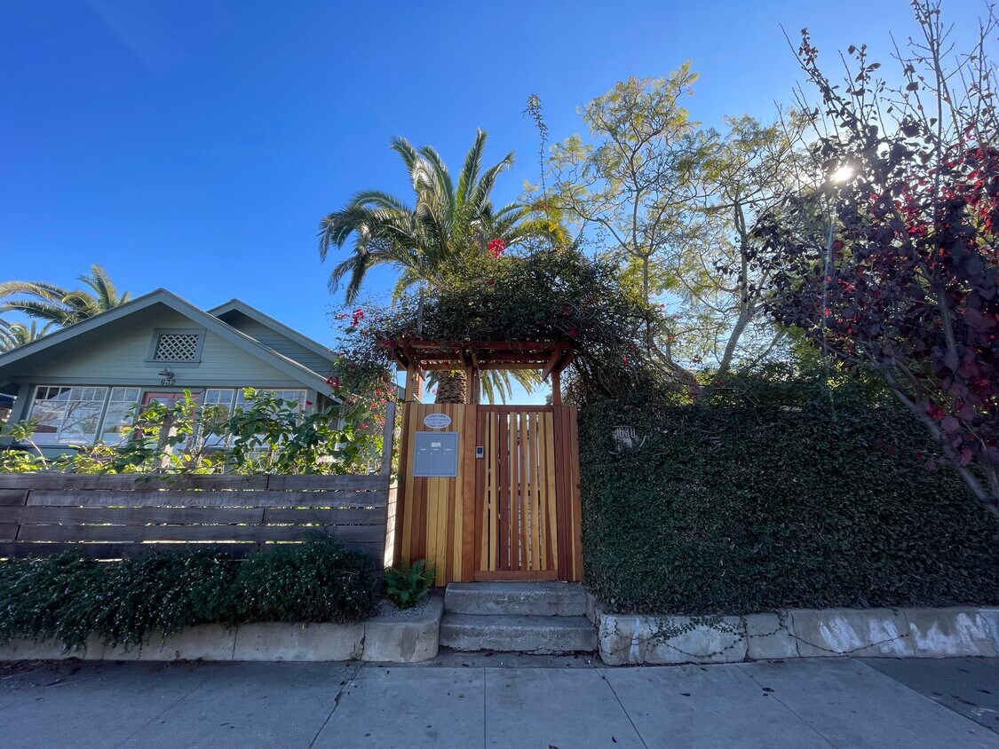 Foto principal - 630 California Ave