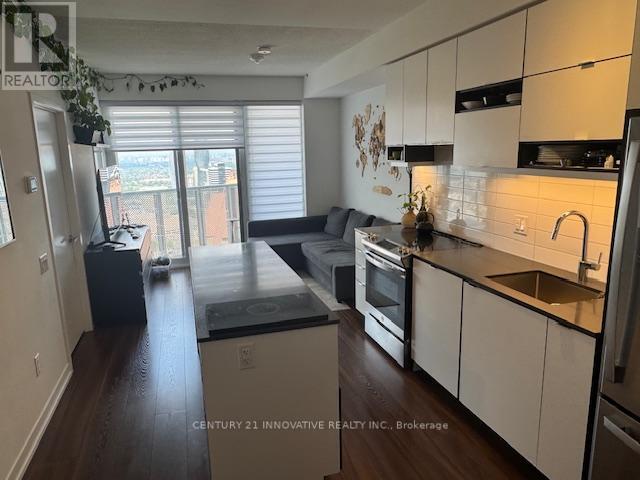 Photo du bâtiment - 4065 Confederation Pkwy
