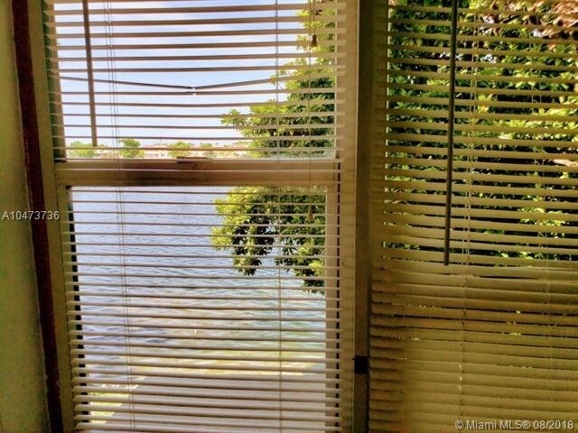 Foto del edificio - 18801 NE 2nd Ave