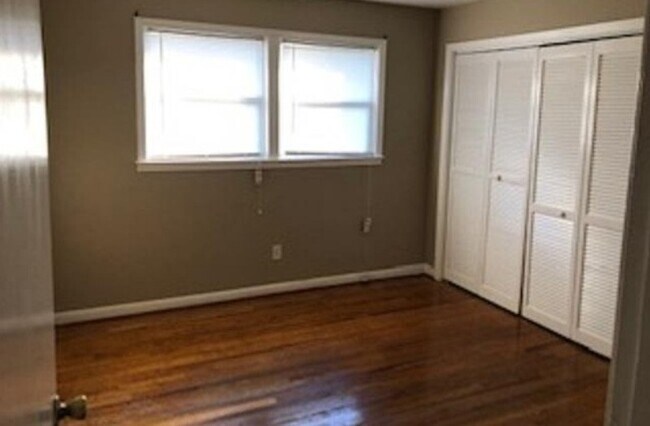 Building Photo - 304 Hickory Ridge Dr
