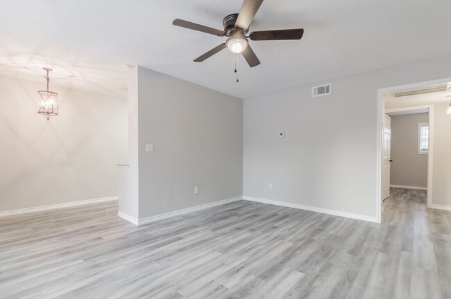 Building Photo - 105 Willwood Dr