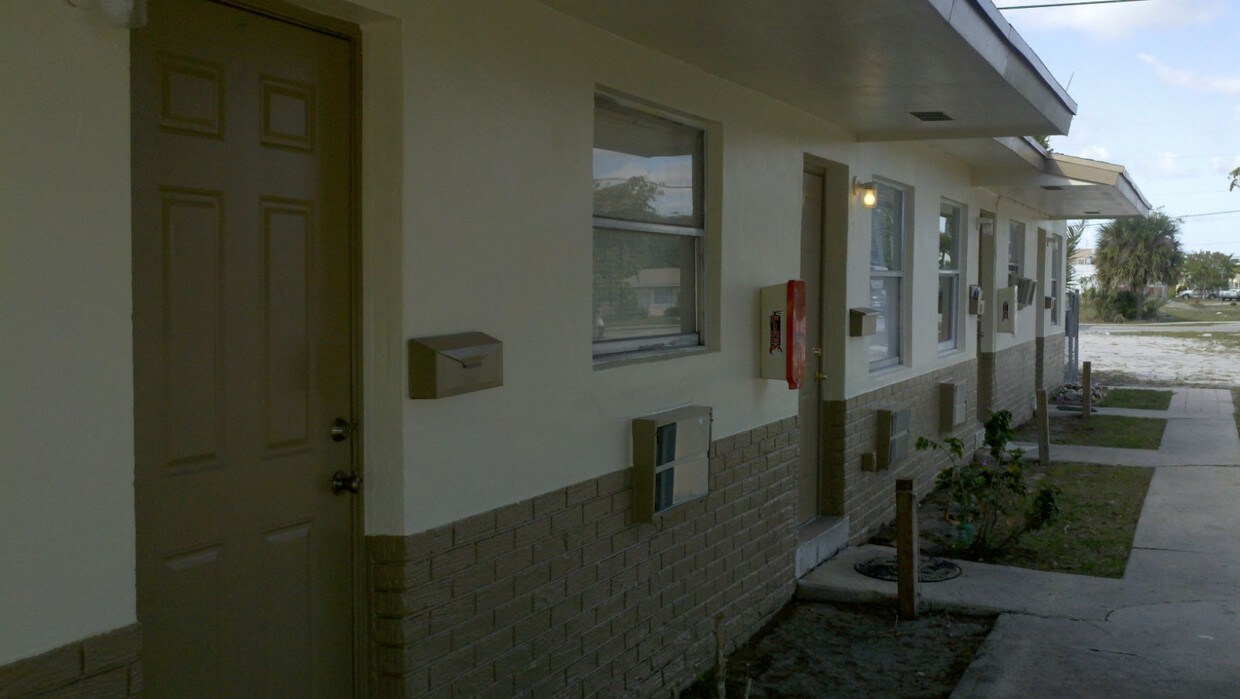 Foto principal - 2701 NW 1st Ct