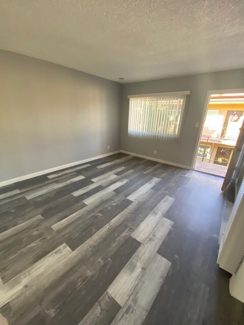 Foto del edificio - 10220 Orr And Day Rd