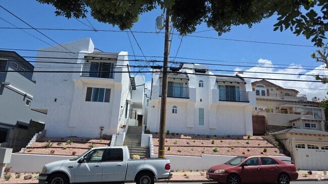 Building Photo - 708 N Juanita Ave
