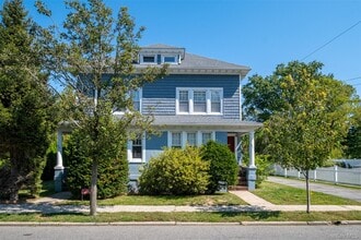 Building Photo - 451 Beach Ave
