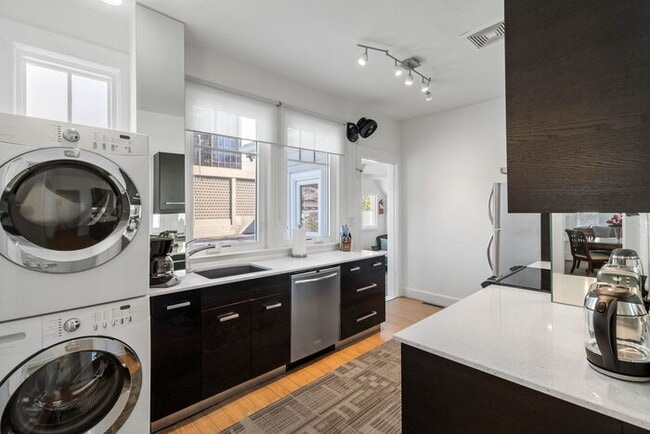 Building Photo - Standish House by BCA Furnished Apartments...
