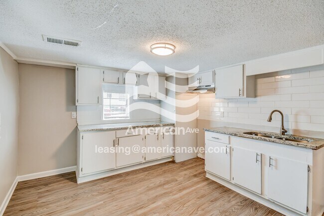 Building Photo - 2205 Powderly Ave SW