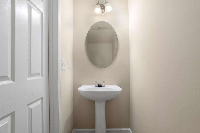 Building Photo - 2757 Keystone Ave