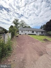 Building Photo - 9 Piegan Ln