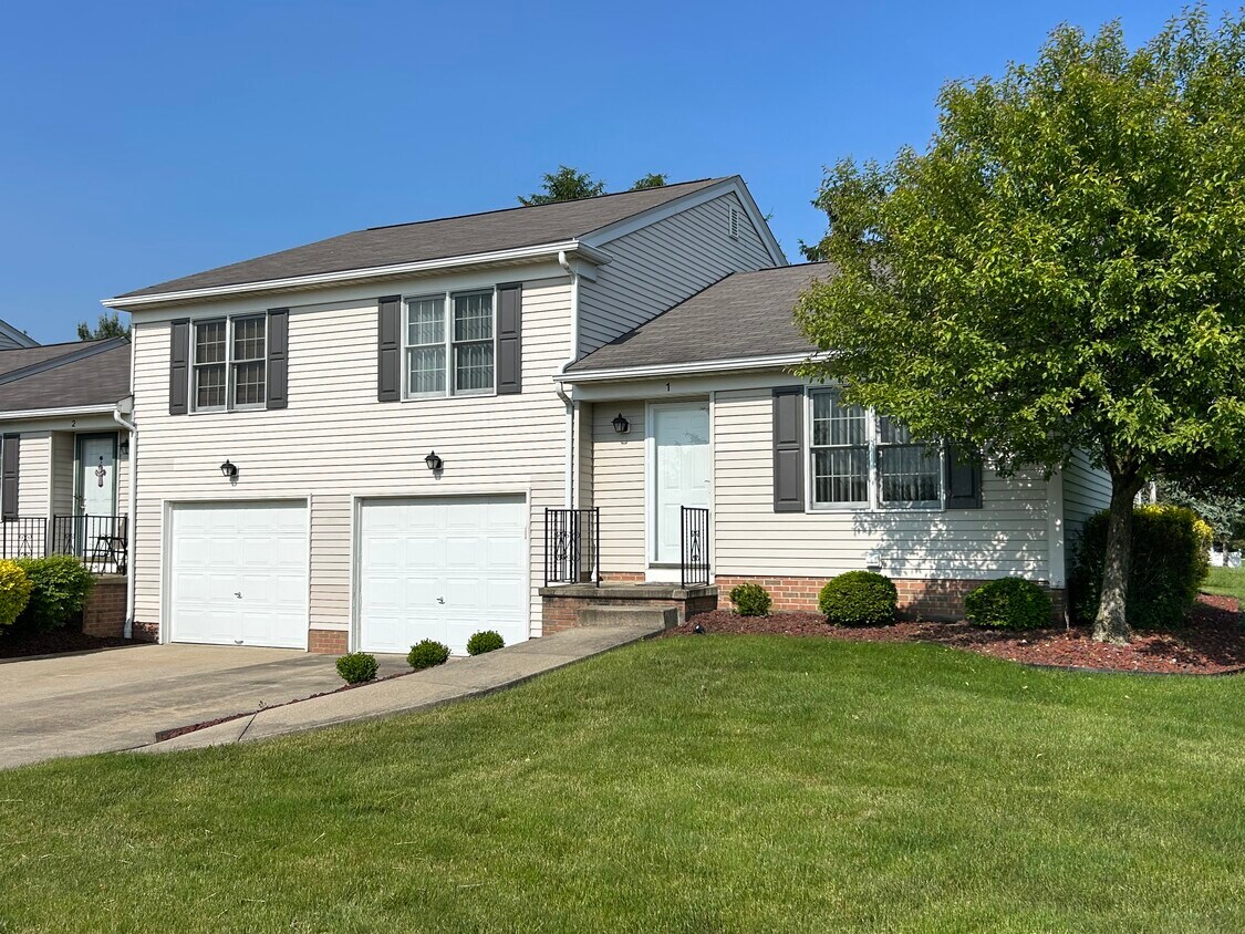 Foto principal - 651 Sturbridge Dr
