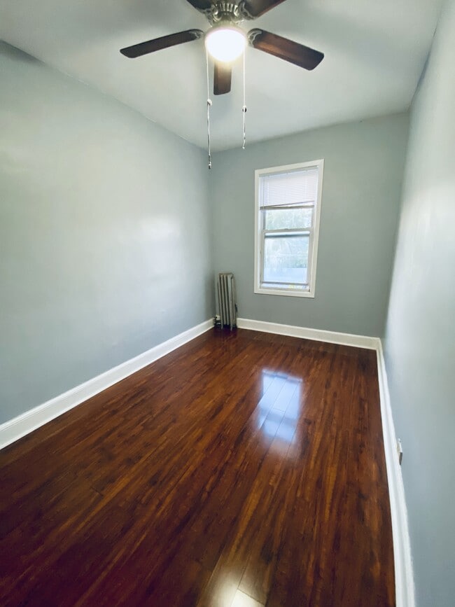 Dormitorio 1 - 2879 Randall Ave