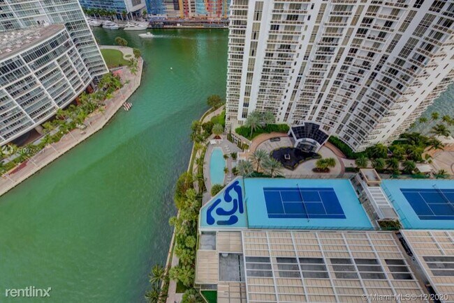 Foto del edificio - 801 Brickell Ave