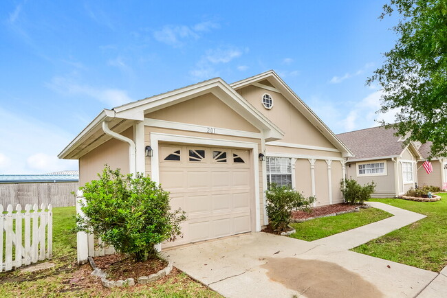 Foto del edificio - 201 Whiterapids Ct