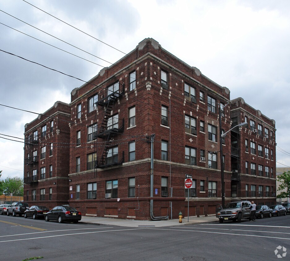 Essex Plaza III Apartments in Newark, NJ